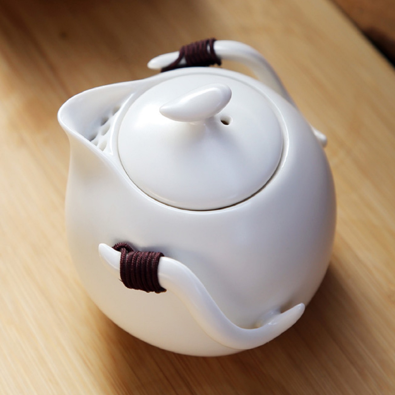 定窯巧雲茶壼  (出貨需2-3週)